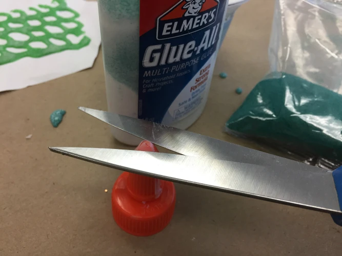 Cut the tip of the glue bottle.